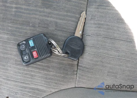 2008 Ford Focus Se/Ses из США, поврежденный, VIN 1FAHP35N88W300078